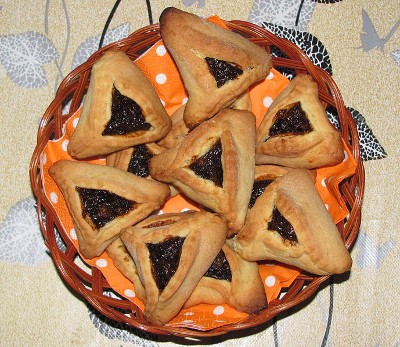 Hamantaschen for Purim from user Yoninah on Wikimedia Commons https://commons.wikimedia.org/wiki/File:Homemade_hamantaschen2.jpg